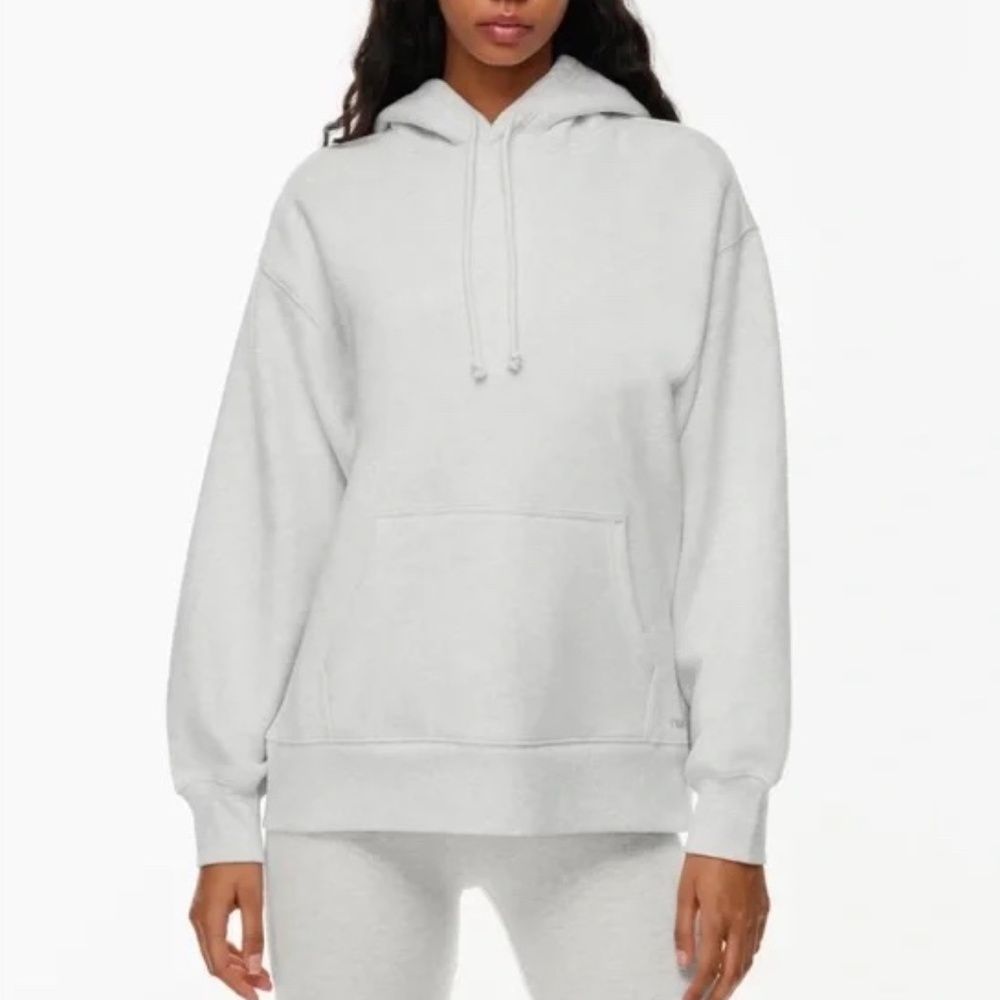 SOLD aritzia TNA cozy fleece crewneck sweatshirt🧸